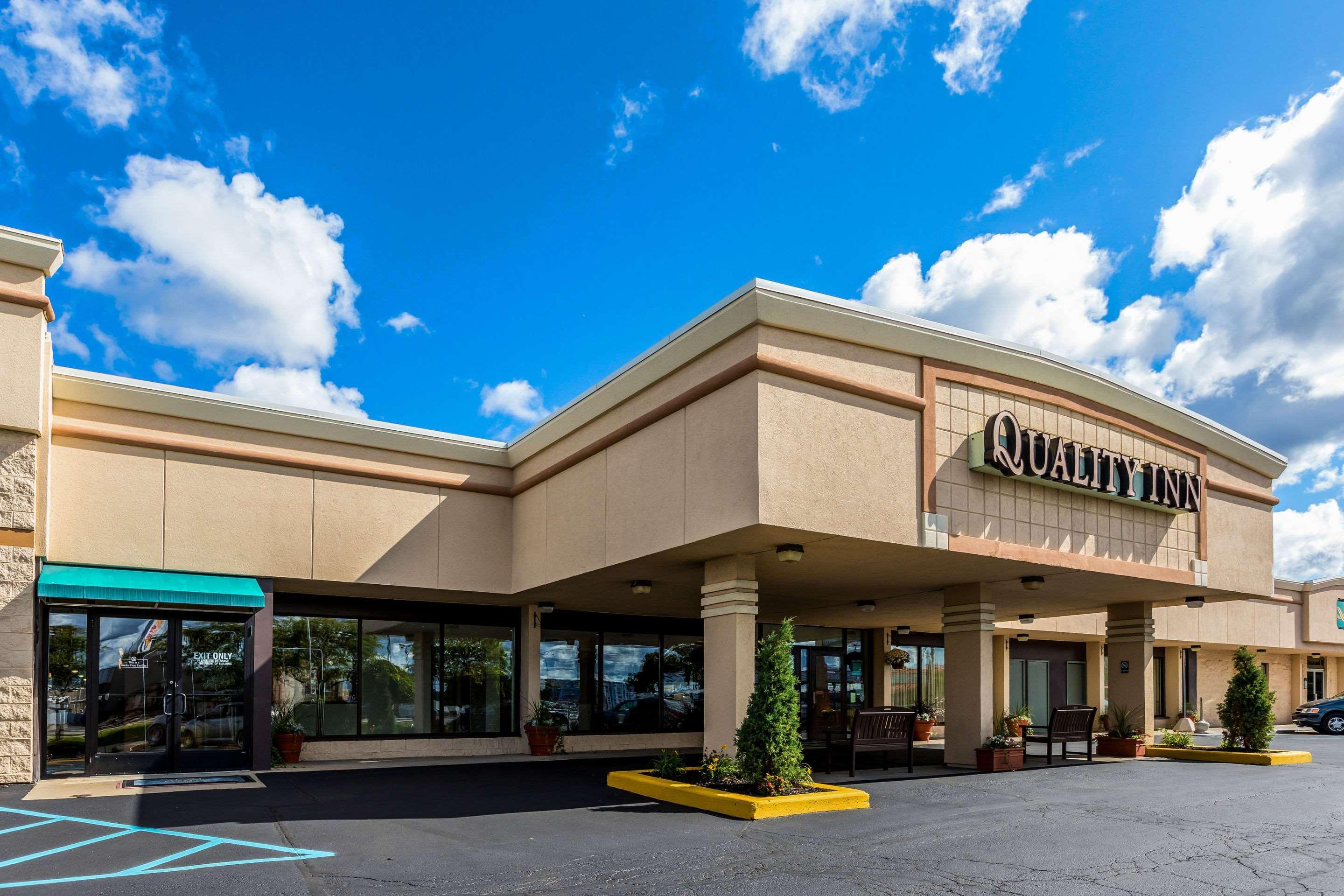 Quality Inn University Lansing Exterior photo