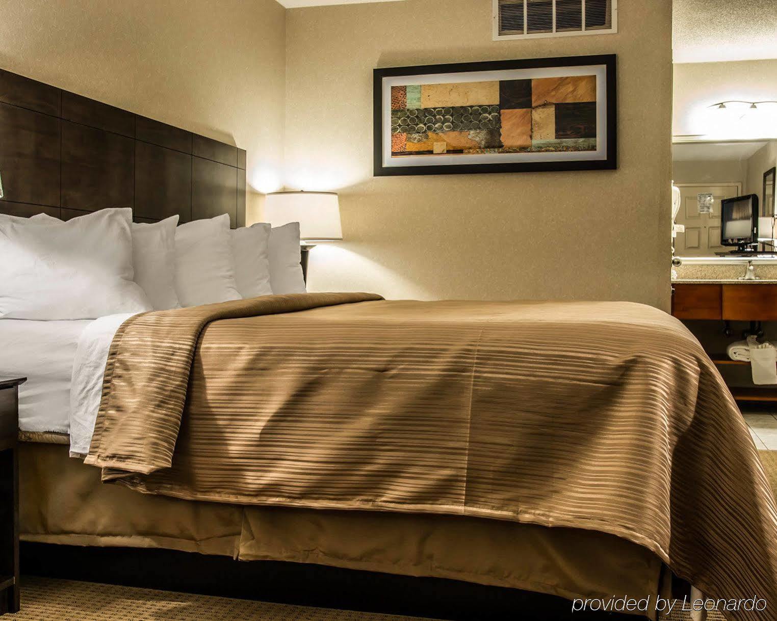 Quality Inn University Lansing Exterior photo