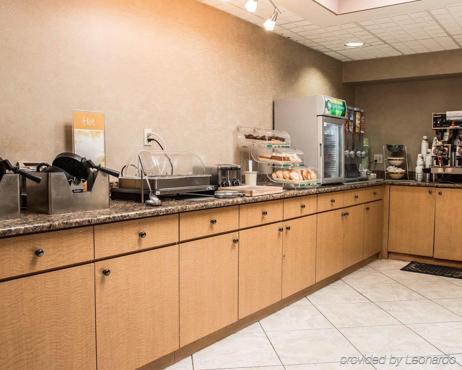 Quality Inn University Lansing Exterior photo