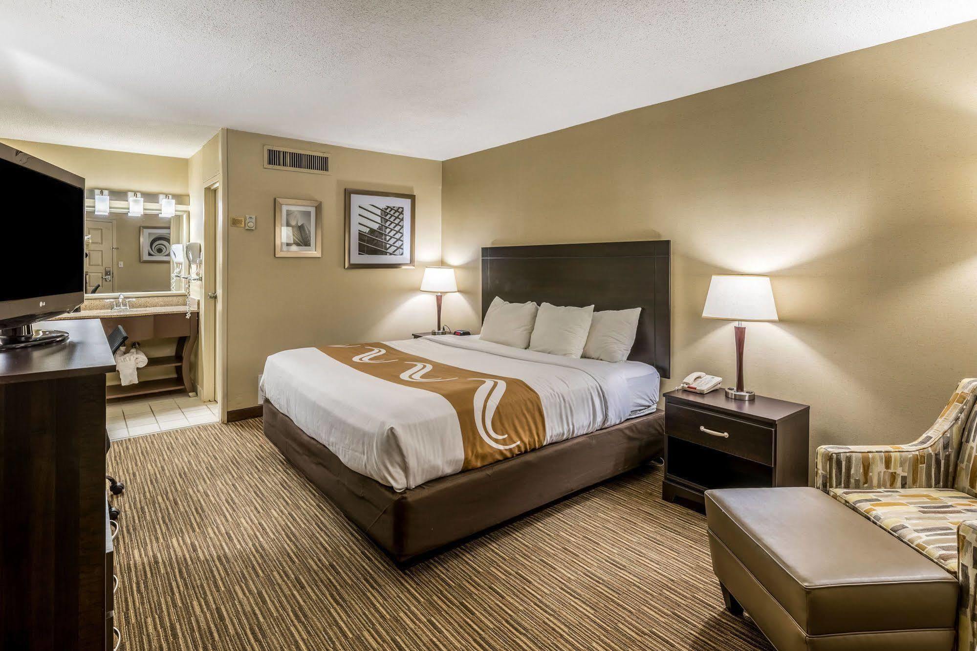 Quality Inn University Lansing Exterior photo