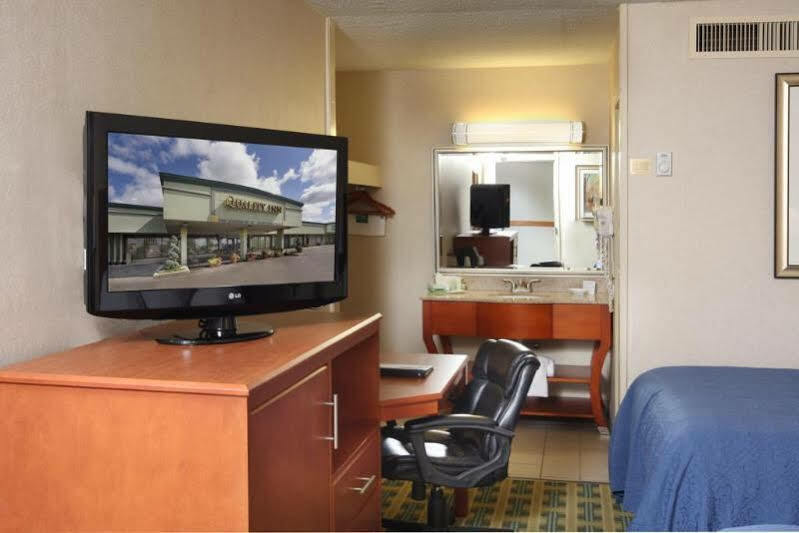 Quality Inn University Lansing Exterior photo